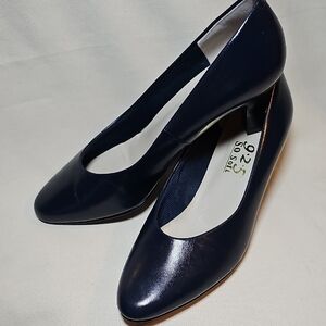 So Soft 9 2 5 Classic Navy Lewther Pumps Womans Size 6